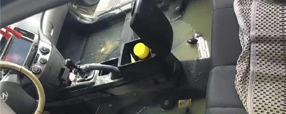汽车进水从哪里进的
