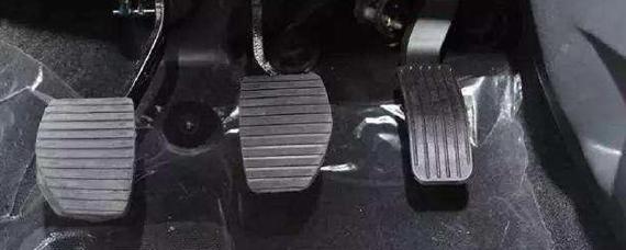 离合刹车一起踩的后果