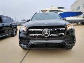 奔驰GLS580是来自于奔驰家族的全尺寸SUV，它的整个外观颜值有着出色的表现，内饰用料和做工精致考究，而且这款车的配置也非常高，豪...